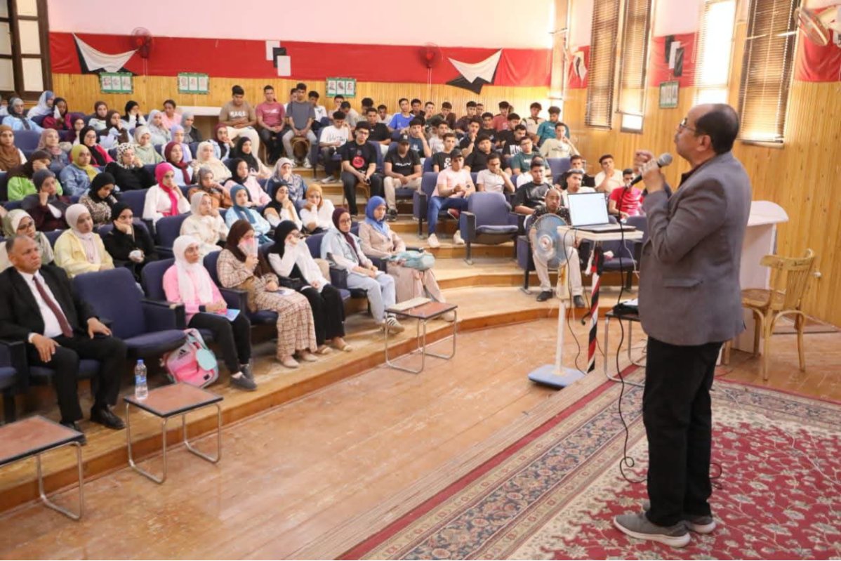 الوادي الجديد تشهد إقبالاً كثيفاً على القوافل التعليمية المجانية لطلاب الثانوية العامة