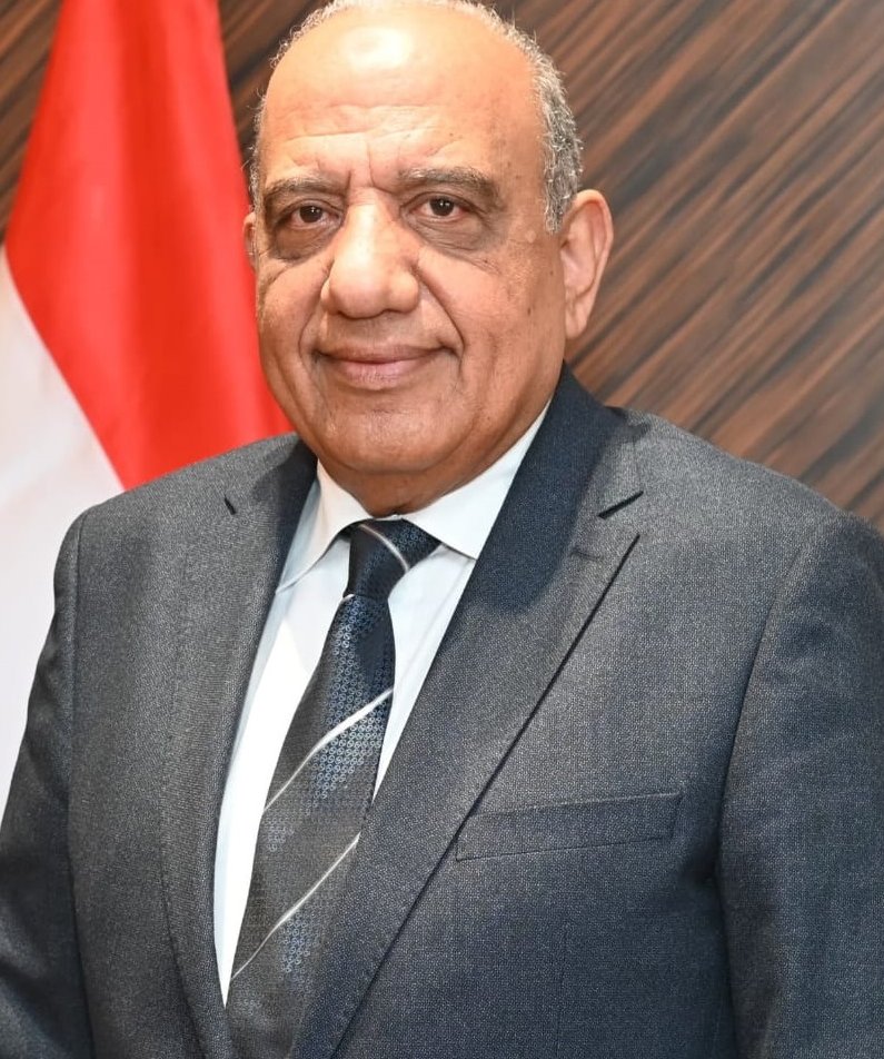 محمود  عصمت يستجيب لمطالب المواطنين بحل أزمة العدادات الكودية