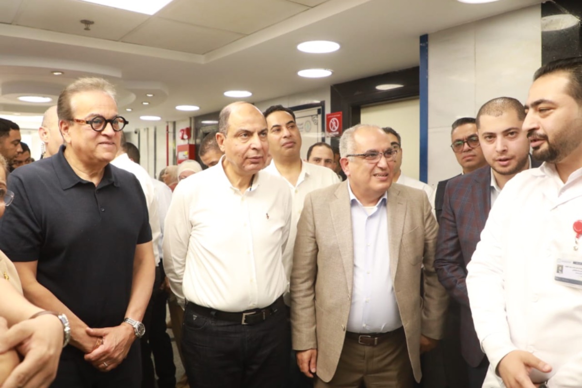 تطوير مركز الأورام وخدمات جديدة.. تفاصيل جولة وزير الصحة بالمنيا