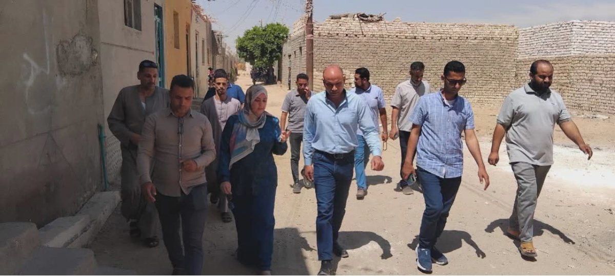 حياة جديدة لـ 100 أسرة.. كواليس جولة محافظ المنيا في عمق الظهير الصحراوي