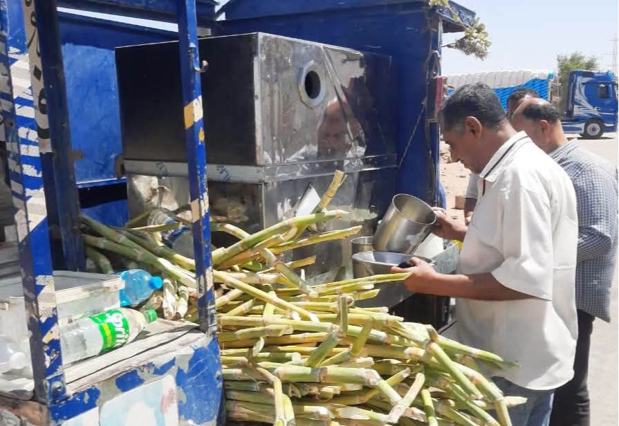 محافظ أسوان يوجه بتشديد الرقابة على محلات العصائر والمشروبات وضبط 11 مخالفة تموينية