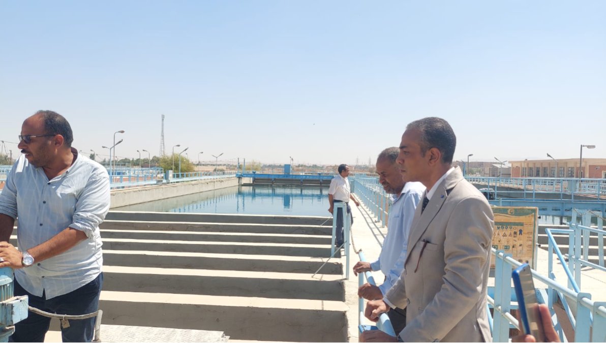 لبحث آليات الترشيد.. مجمع إعلام قنا يزور شركة المياه