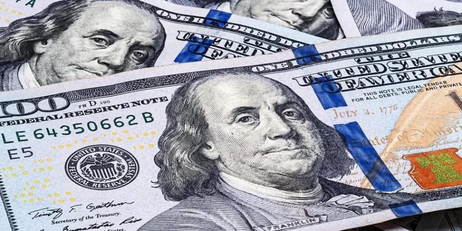 الدولار يحافظ على أعلى مستوياته عالميًا.. تعرف على الأسعار في مصر