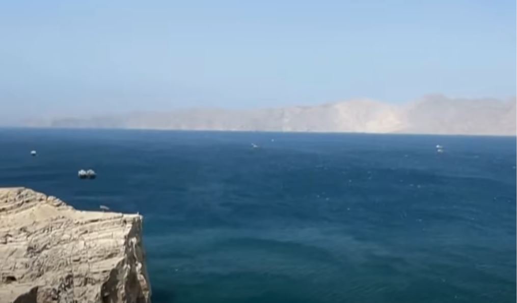 إغلاق مضيق هرمز.. واشنطن تؤكد استمرار الملاحة رغم التصعيد