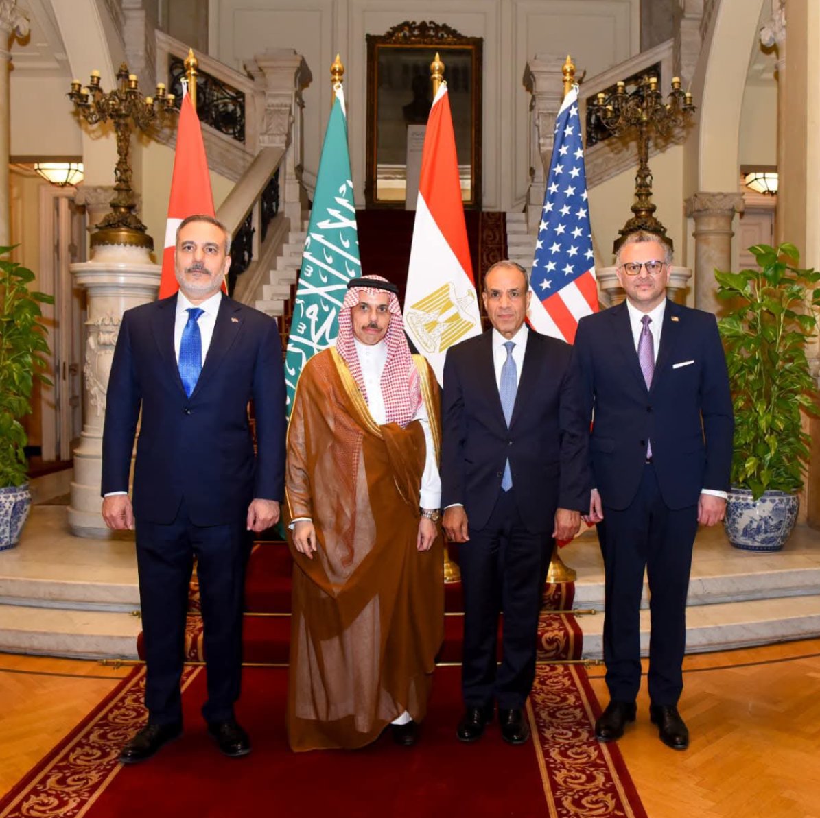وزير الخارجية يعقد اجتماعاً مع نظيريه السعودي والتركي وكبير مستشاري الرئيس الأمريكي للشئون العربية والأفريقية لبحث التطورات الإقليمية