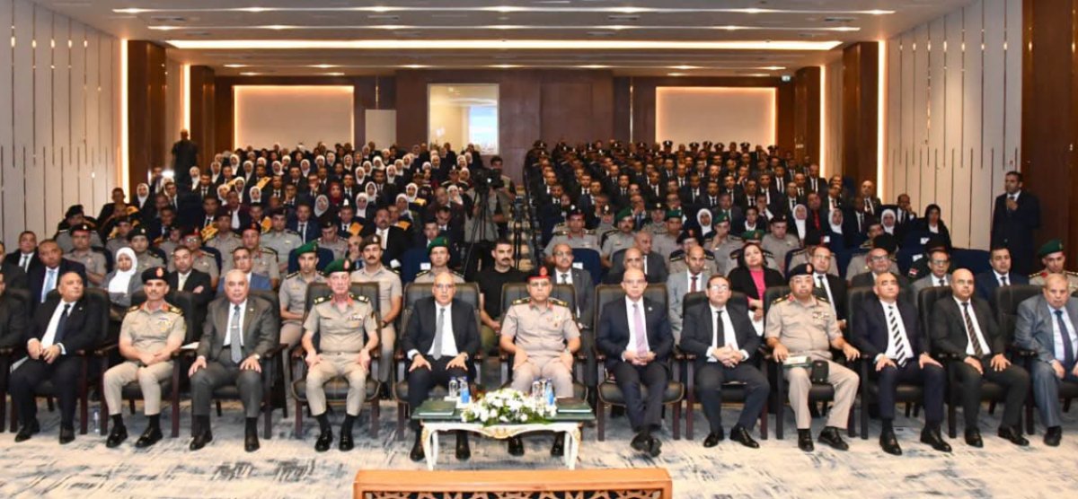 المتحدث العسكري: الأكاديمية العسكرية تنظم حفل تخرج الدورة التدريبية المجمعة للمرشحين للتعيين بعدد من الوزارات بعد انتهاء فترة تأهيلهم