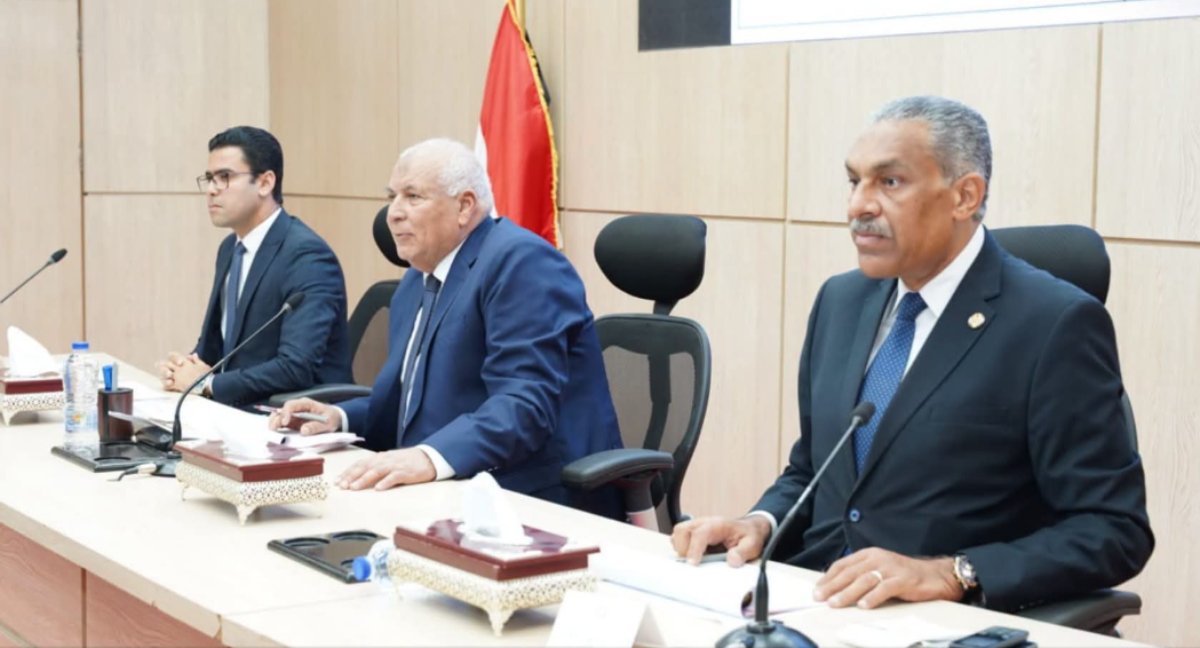 محافظ مطروح يتخذ عدد من القرارات لدعم الخدمات والتنمية بالمحافظة