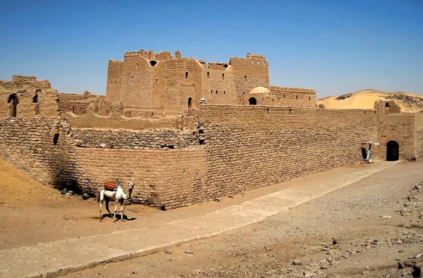 بالصور .. "خمسة سياسة" تكشف زيف ادعاءات البعثة الإيطالية حول دير "الأنبا هدرا" بأسوان
