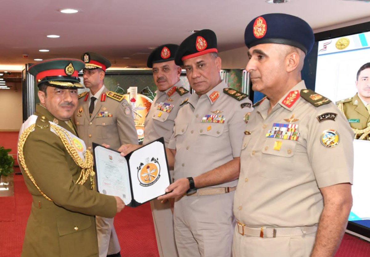 المتحدث العسكري: وزير الدفاع يشهد حفل تخرج دورات جديدة من دارسي الأكاديمية العسكرية للدراسات العليا والاستراتيجية