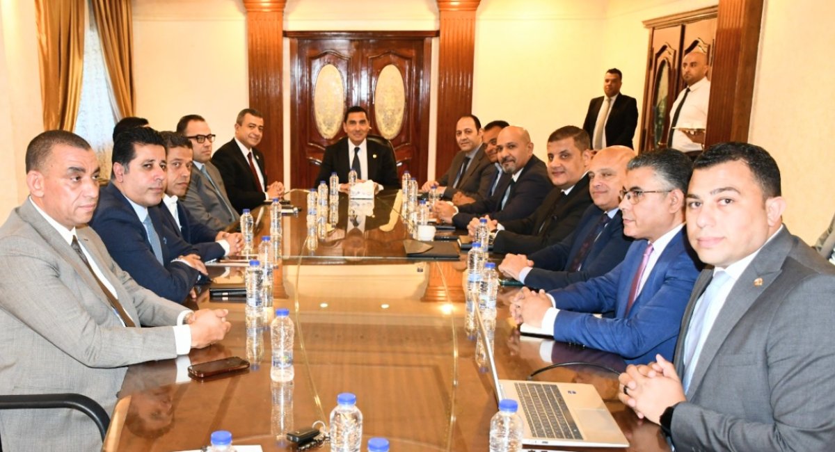 وزير الشباب والرياضة.. يجتمع مع اللجنة العليا للاستثمار لمتابعة ملفات التطوير وتعزيز الشراكات