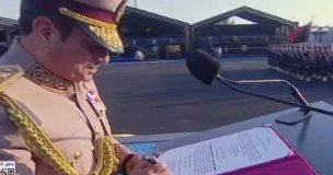 الرئيس السيسي يوقع وثيقة افتتاح القيادة الاستراتيجية ويرفع علم مصر بالعاصمة الإدارية الجديدة