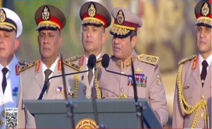 الرئيس السيسي يسلم علم القوات المسلحة للقيادة الاستراتيجية