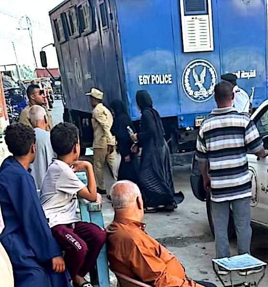 النيابة تباشر التحقيق مع سيدتين بتهمة قتل ربتي منزل في قنا