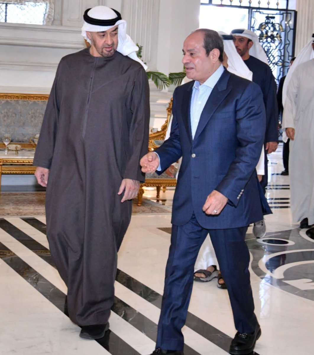 الرئيس السيسي يودّع رئيس الإمارات بمطار العلمين الدولي في ختام زيارة أخوية لمصر