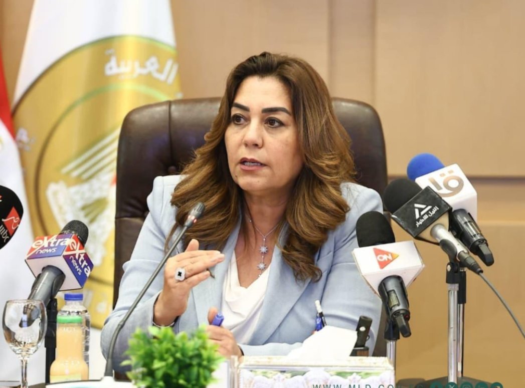 خاص لـ”خمسة سياسة”| وزيرة التنمية المحلية: ندرس تشريعًا لترخيص المحال في العقارات غير المرخصة.. ولا زيادة في رسوم التقديم عبر “مصر الرقمية”