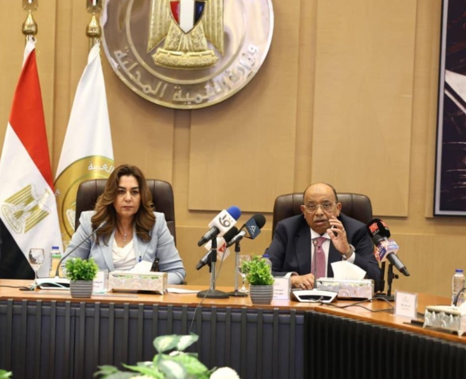 منصة موحدة وترخيص خلال أسبوع.. الحكومة تطلق أكبر حزمة لتسهيل تراخيص المحال العامة ودمج الاقتصاد غير الرسمي