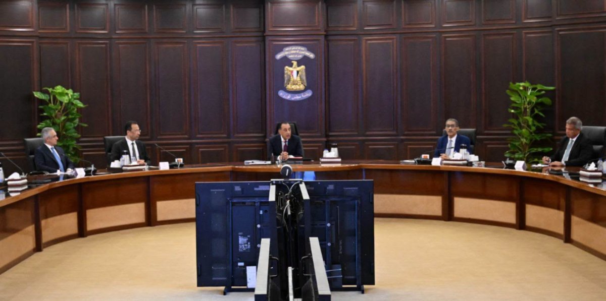 الحكومة تتحرك لضبط فوضى «السوشيال ميديا».. مدبولي يوجه بإعداد أطر تنفيذية وتشريعية لمواجهة المخاطر الرقمية