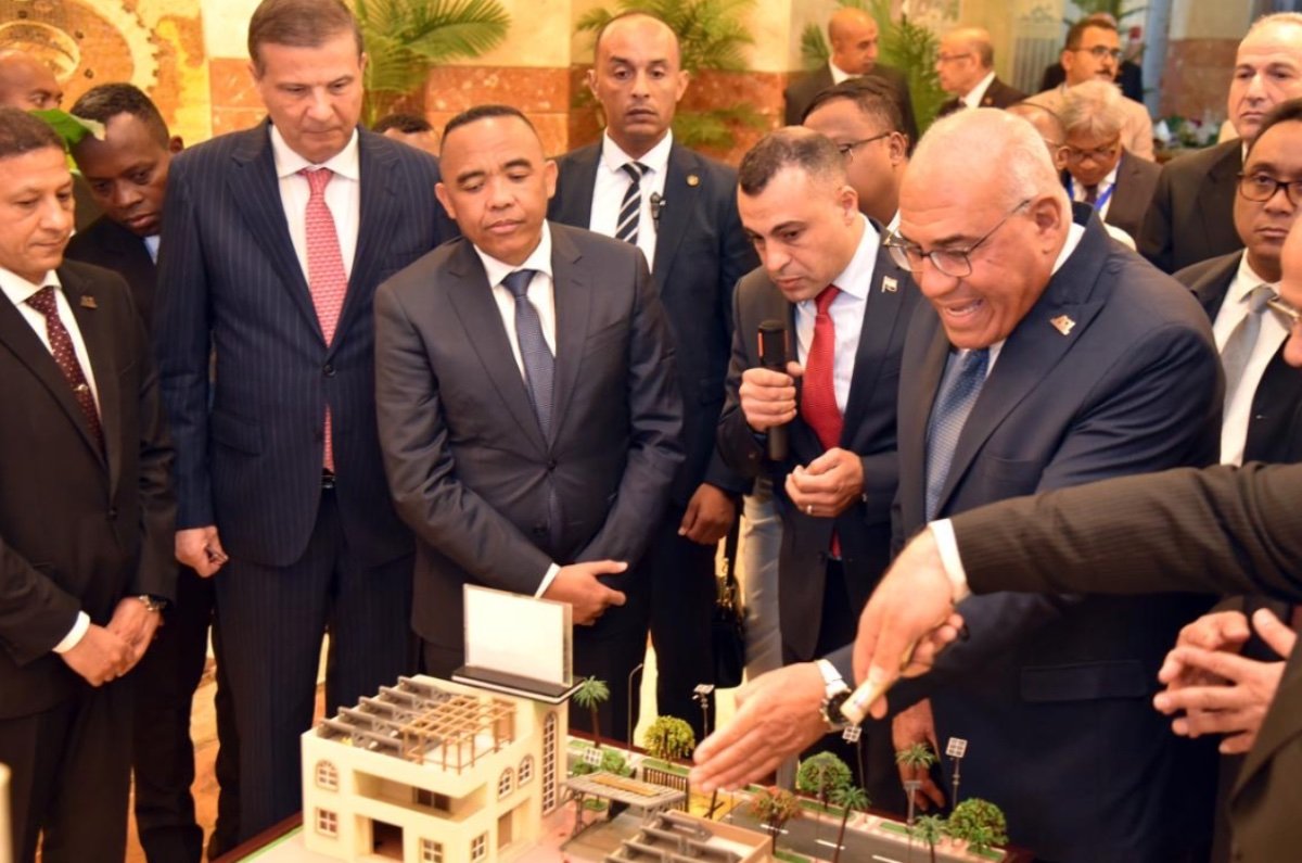 رئيس مدغشقر يشيد بصناعات الهيئة العربية للتصنيع وشراكة جديدة مع مصر