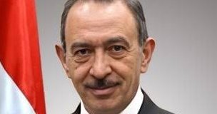 محافظ سوهاج يثمن جهود تنسيقية شباب الأحزاب في تنظيم معرض الكتاب