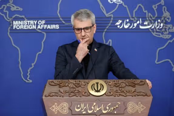 إيران تنتقد إغلاق مدرستها في الكويت وتربطه بالتصعيد الإقليمي