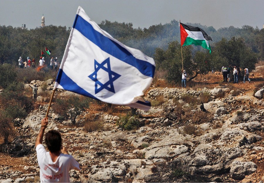 إصابات فلسطينية بنيران الاحتلال وقصف مدفعي يستهدف مناطق متفرقة في غزة