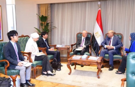 وزير العمل يبحث مع سفير اليابان تعزيز التعاون في التدريب المهني والاستثمار
