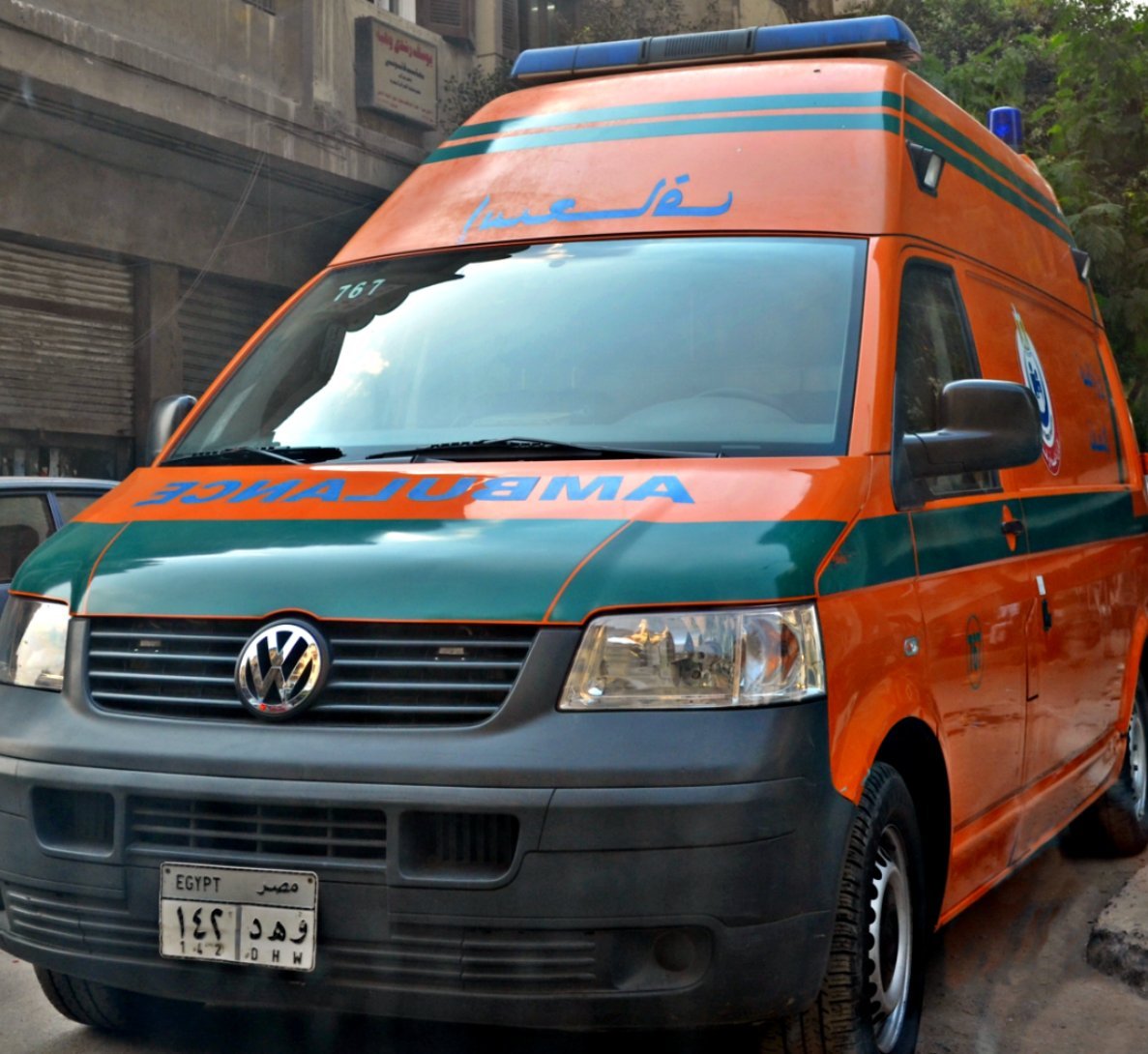 أسرة كاملة في قلب الحادث.. إصابة أب وأم و6 أطفال بانقلاب ميكروباص في المنيا
