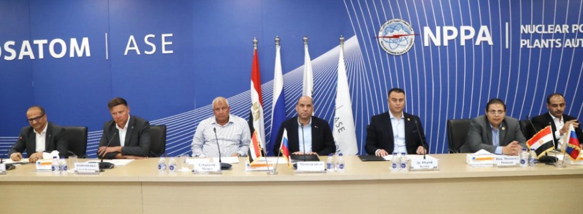 وزير العمل ومحافظ مطروح يتفقدان محطة الضبعة النووية.. 25 عقد عمل جديدة ودعم لتأهيل الكوادر المصرية