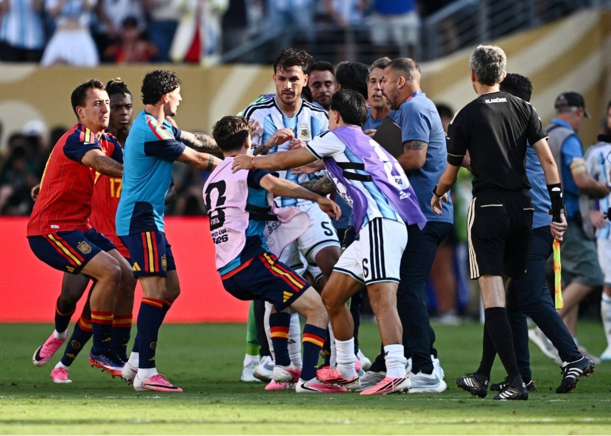 عقوبات قاسية من فيفا ضد الأرجنتين بعد أحداث نهائي كأس العالم