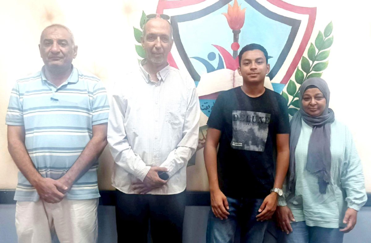 محافظ قنا يكرم الأوائل.. ومدير تعليم نجع حمادي يستقبل الأول على المحافظة بالثانوية العامة