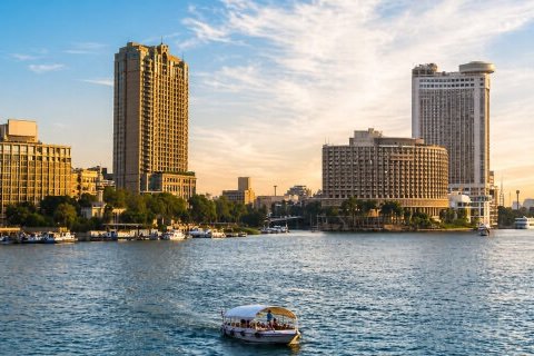 «طقس الجمعة.. حرارة شديدة ورطوبة ورياح وأمطار خفيفة قبل تحسن الأجواء
