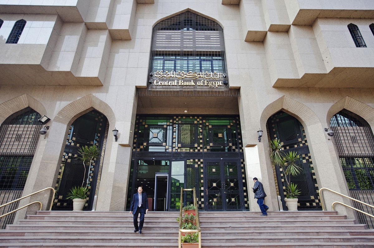لماذا تريد البنوك أن تكسب العميل منذ سنواته الأولى؟| تقرير