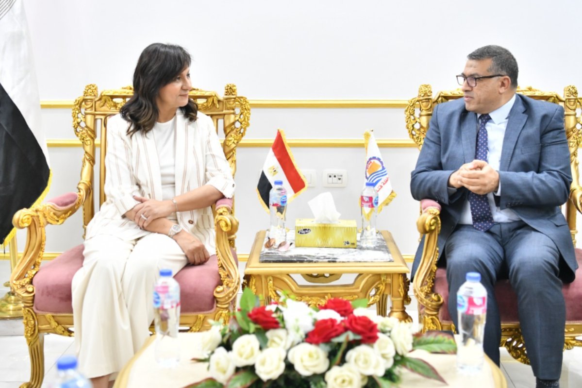 محافظ قنا يستقبل نبيلة مكرم لتعزيز التعاون مع "التحالف الوطني"
