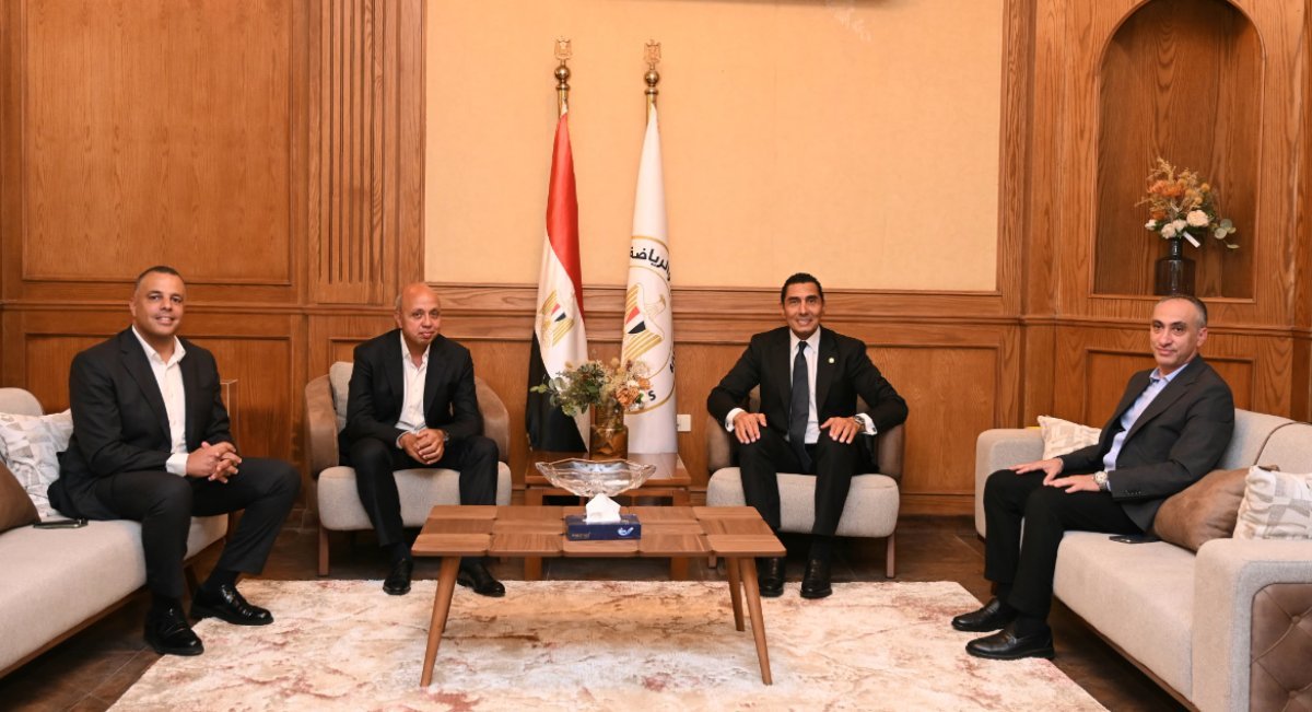 وزير الشباب والرياضة.. يبحث مع رئيس شركة لاند مارك للتطوير العقاري "LMD" سبل دعم الأبطال الرياضيين ورعايتهم