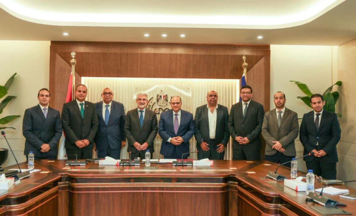 «هيئة الدواء» تبحث مع «آي كيو فيا» تعزيز التحول الرقمي والذكاء الاصطناعي