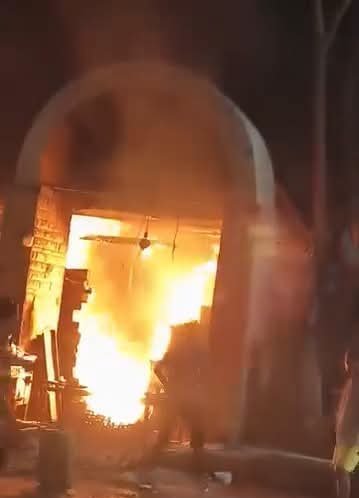بالصور.. السيطرة على حريق داخل مخبز بنجع حمادي دون إصابات