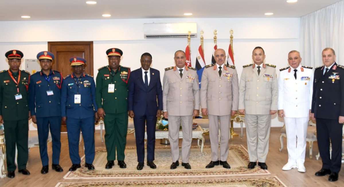 وزير الدفاع ورئيس الأركان يلتقيان عدداً من قادة الوفود العسكرية على هامش فعاليات معرض العلمين الدولى