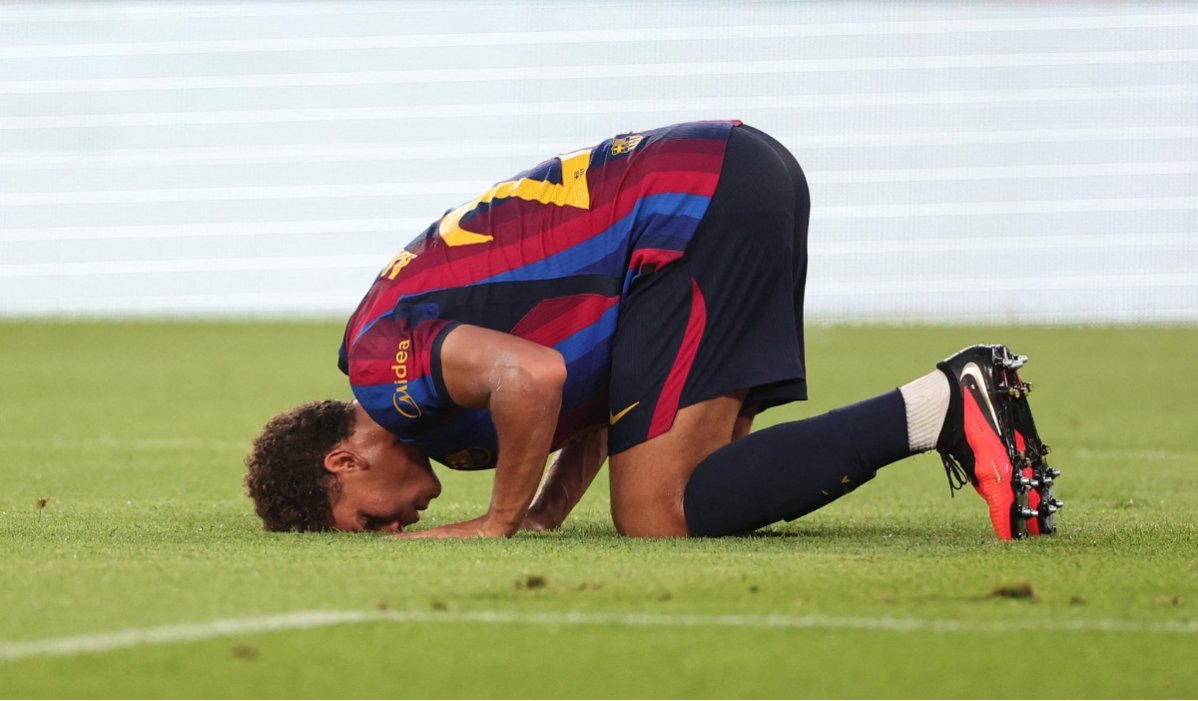 برشلونة يتمسك بحمزة عبد الكريم ويرفض عروض الإعارة.. ثقة كبيرة في المهاجم المصري