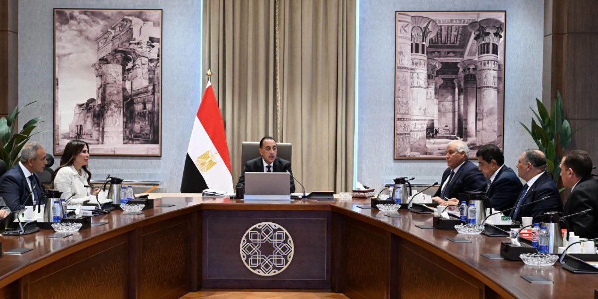 رئيس الوزراء يتابع جهود تنمية وتطوير الساحل الشمالي الغربي