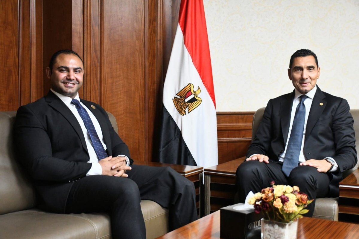وزير الشباب والرياضة يلتقي أحمد عبد اللطيف بطل الووشو كونغ فو