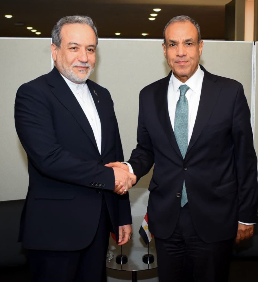 وزير الخارجية يناقش مع نظيره الإيراني الجهود المبذولة لخفض التصعيد واستئناف المسار الدبلوماسي