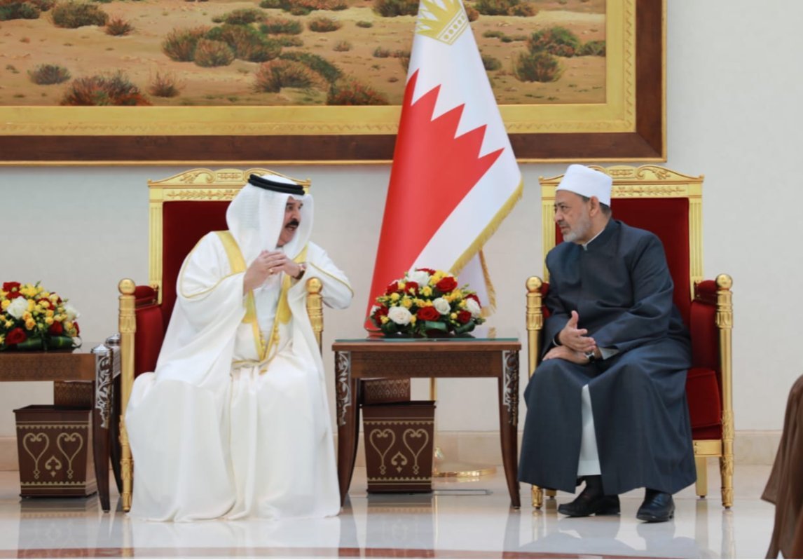 ملك البحرين يوجّه رسالة شكر وتقدير إلى شيخ الأزهر.. ويشيد بجهوده في تعزيز الحوار ودعم قضايا الأمة الإسلامية