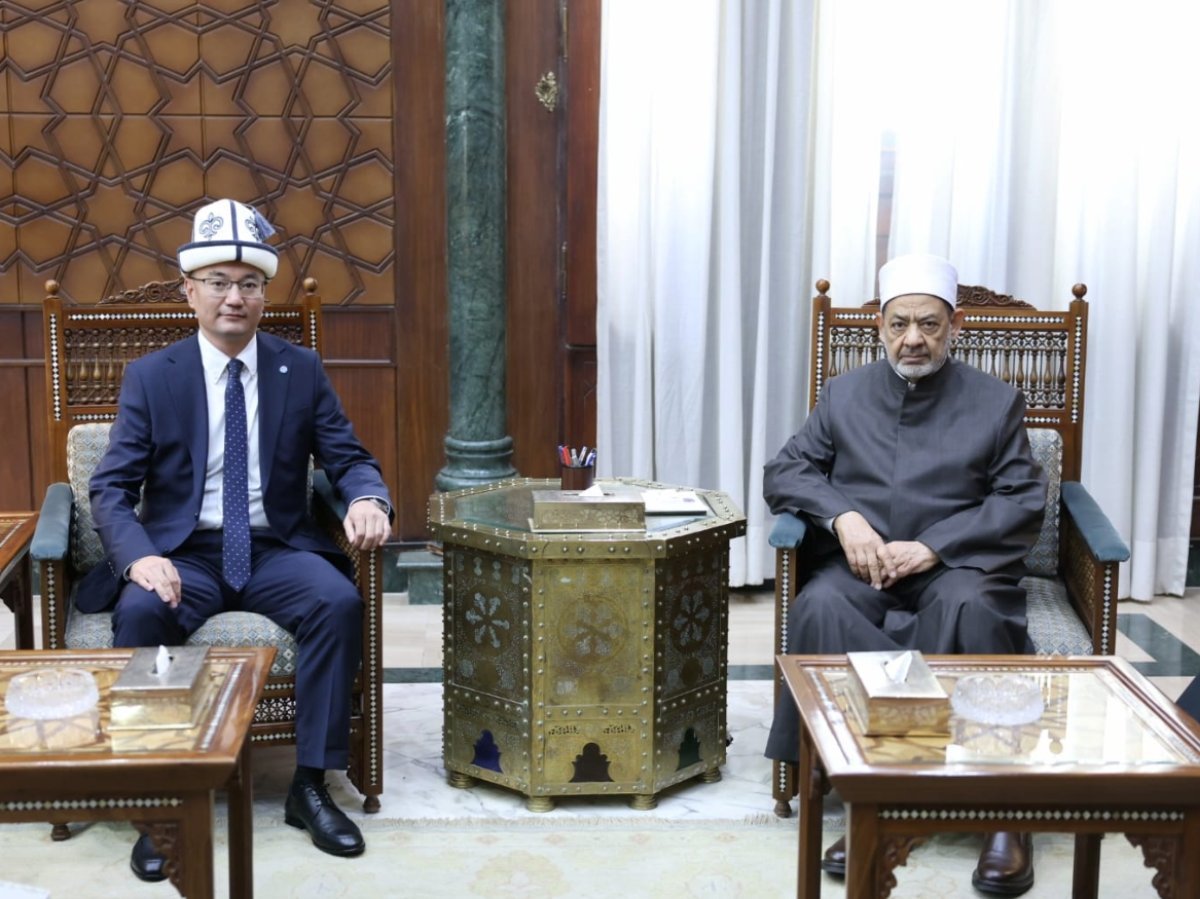 سفير «قيرغيزستان» يطلب من شيخ الأزهر زيادة أعداد المبتعثين الأزهريين والمنح الدراسية لأبناء قيرغيزستان للدراسة بالأزهر