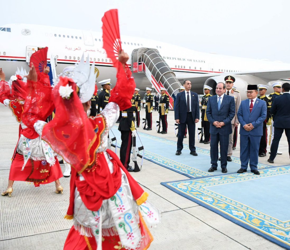الرئيس السيسي يصل إلى جاكرتا في مستهل زيارة رسمية إلى إندونيسيا