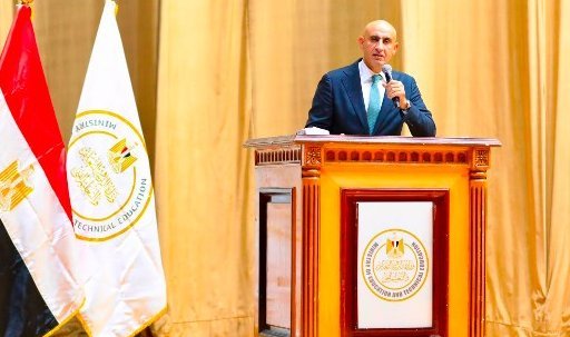 التعليم تحسم الجدل بشأن تقسيم العام الدراسي إلى 4 فصول دراسية