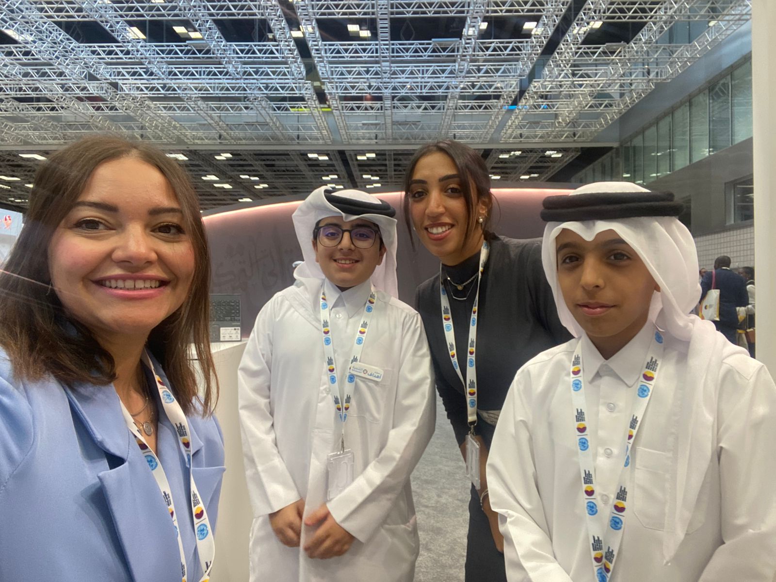توافد المشاركين على جناح وزارة التضامن الاجتماعي بقمه التنميه الاجتماعيه بالدوحه