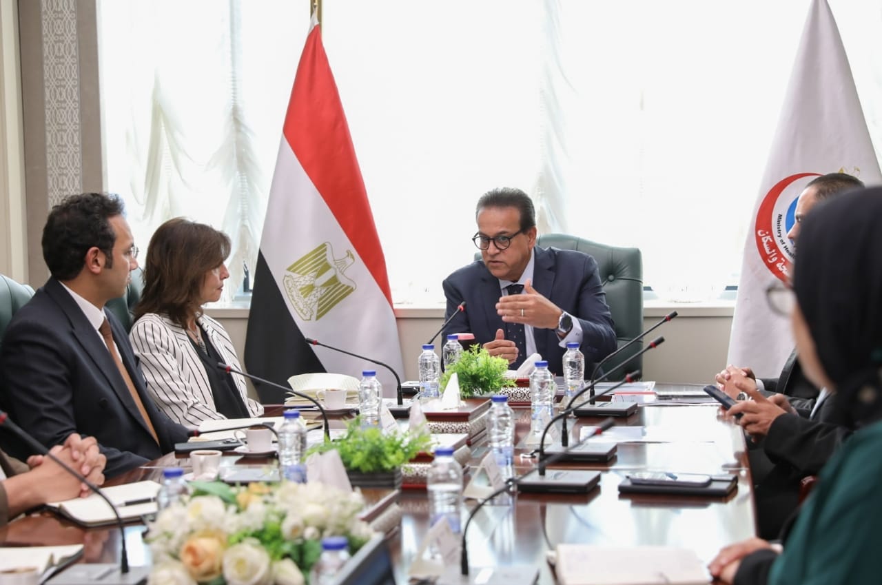 الصحة والأكاديمية الوطنية تبحثان توسيع برامج التدريب لدعم التنمية البشرية