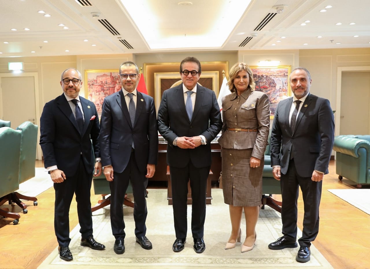 نائب رئيس مجلس الوزراء وزير الصحة  تعاون مع لاتحاد المستشفيات العربية لبحث سبل التعاون في دعم القطاع الصحي