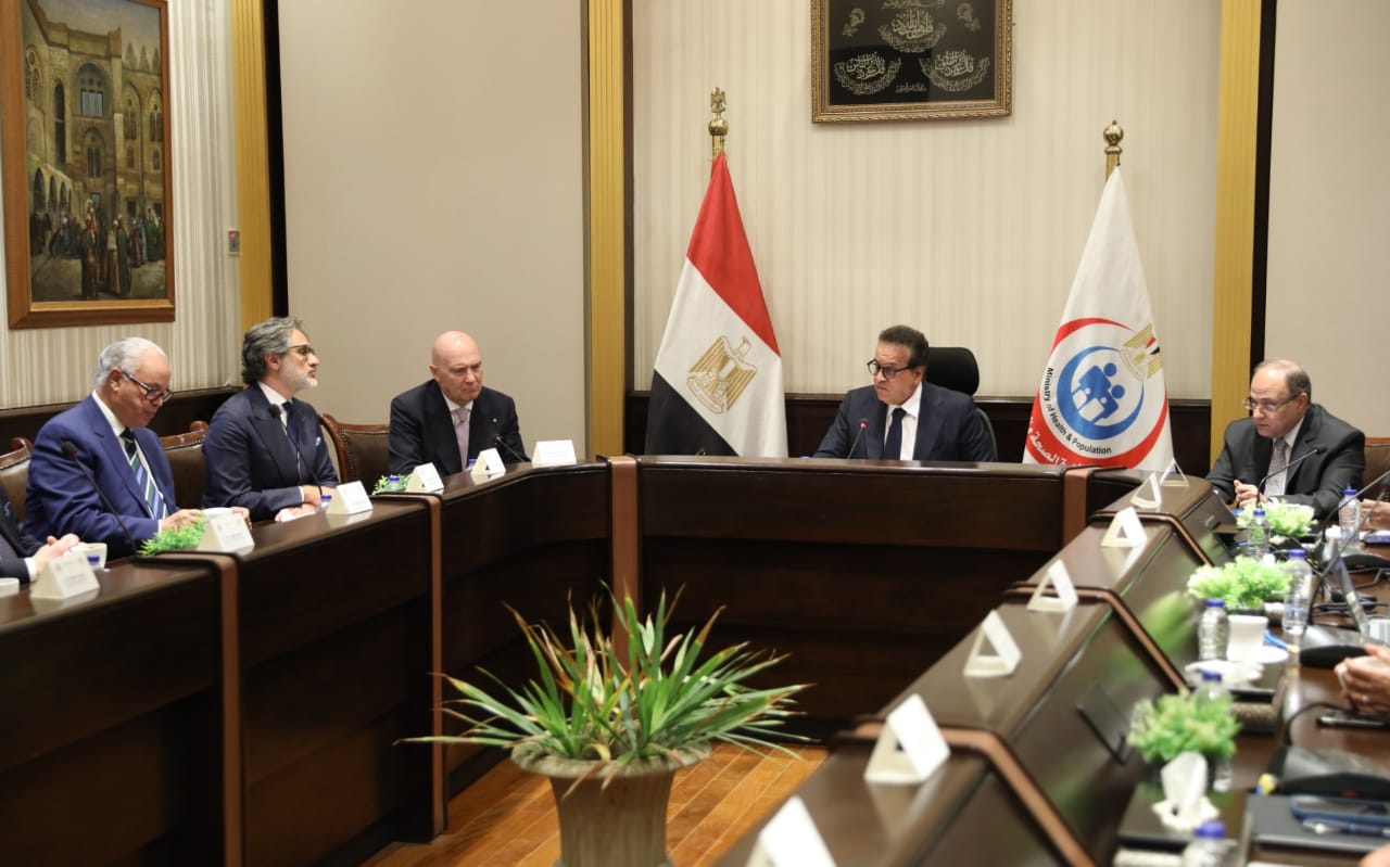 وزير الصحة يستقبل رئيس اتحاد الصناعات الدوائية الإيطالي لبحث التعاون المشترك