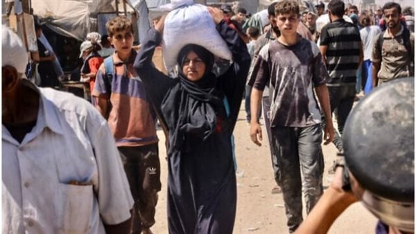نتنياهو يتجاهل كارثة المجاعة في غزة ويطالب الصليب الأحمر بإطعام المحتجزين الإسرائيليين